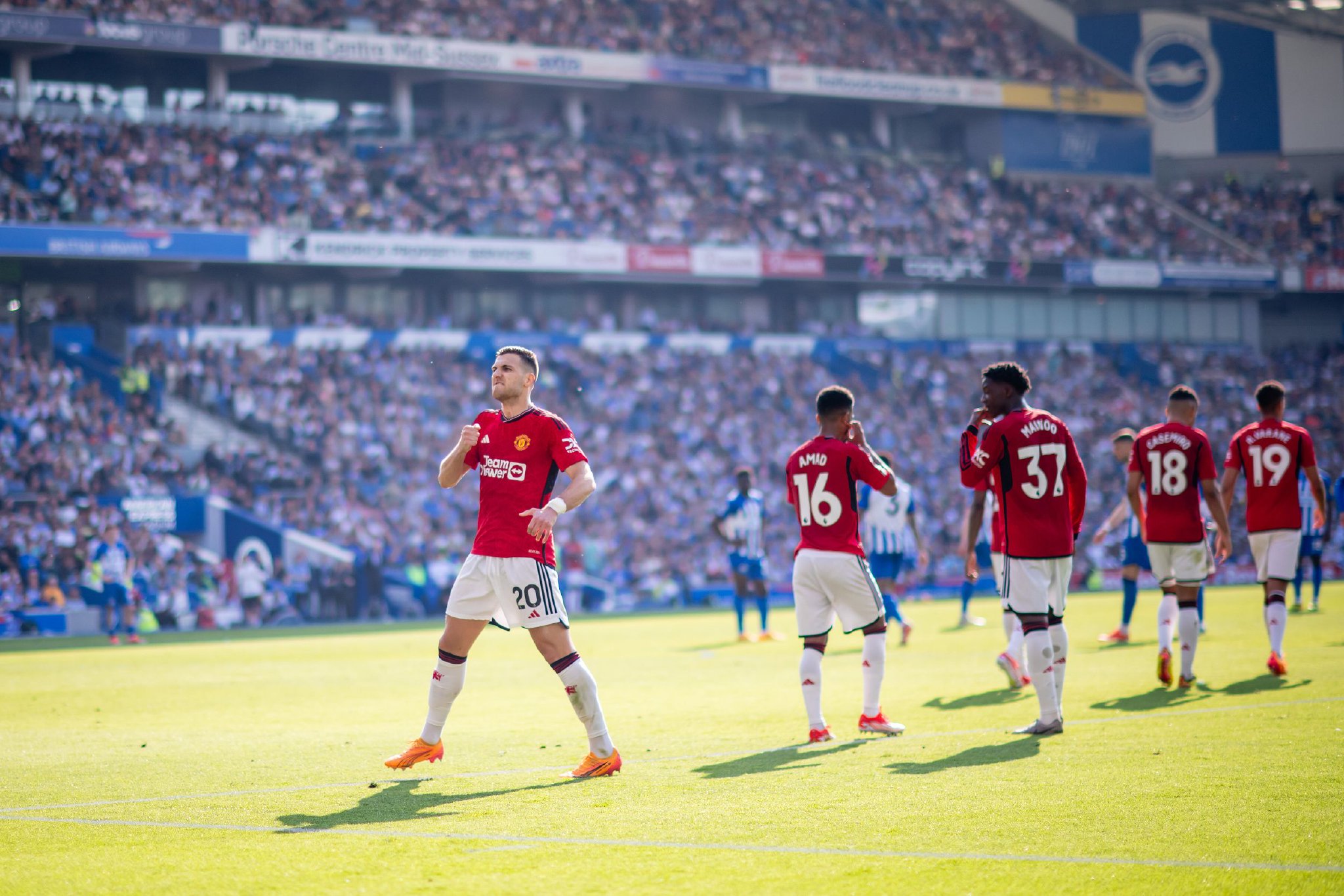 袖風格更為 袖風格更為